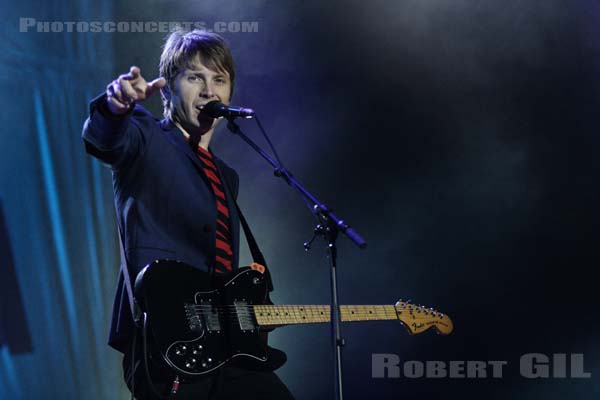 FRANZ FERDINAND - 2005-08-26 - SAINT CLOUD - Domaine National - Grande Scene - 